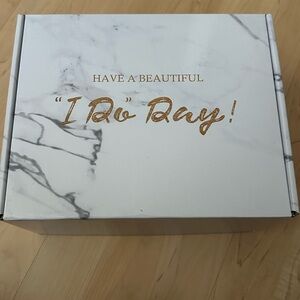 White and Gold 'I Do Day' Gift Box